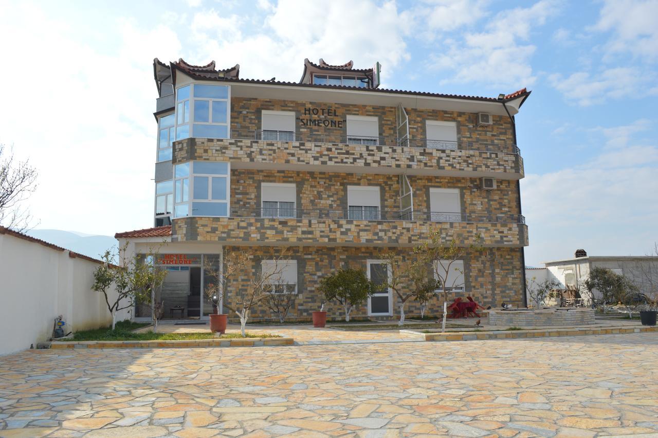 Guest House Simeone Berat Exterior photo