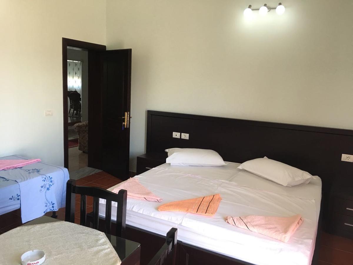 Guest House Simeone Berat Exterior photo