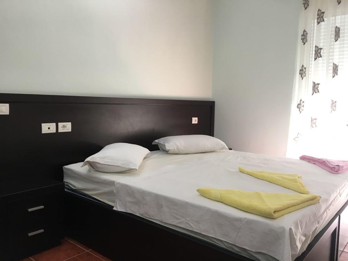 Guest House Simeone Berat Exterior photo