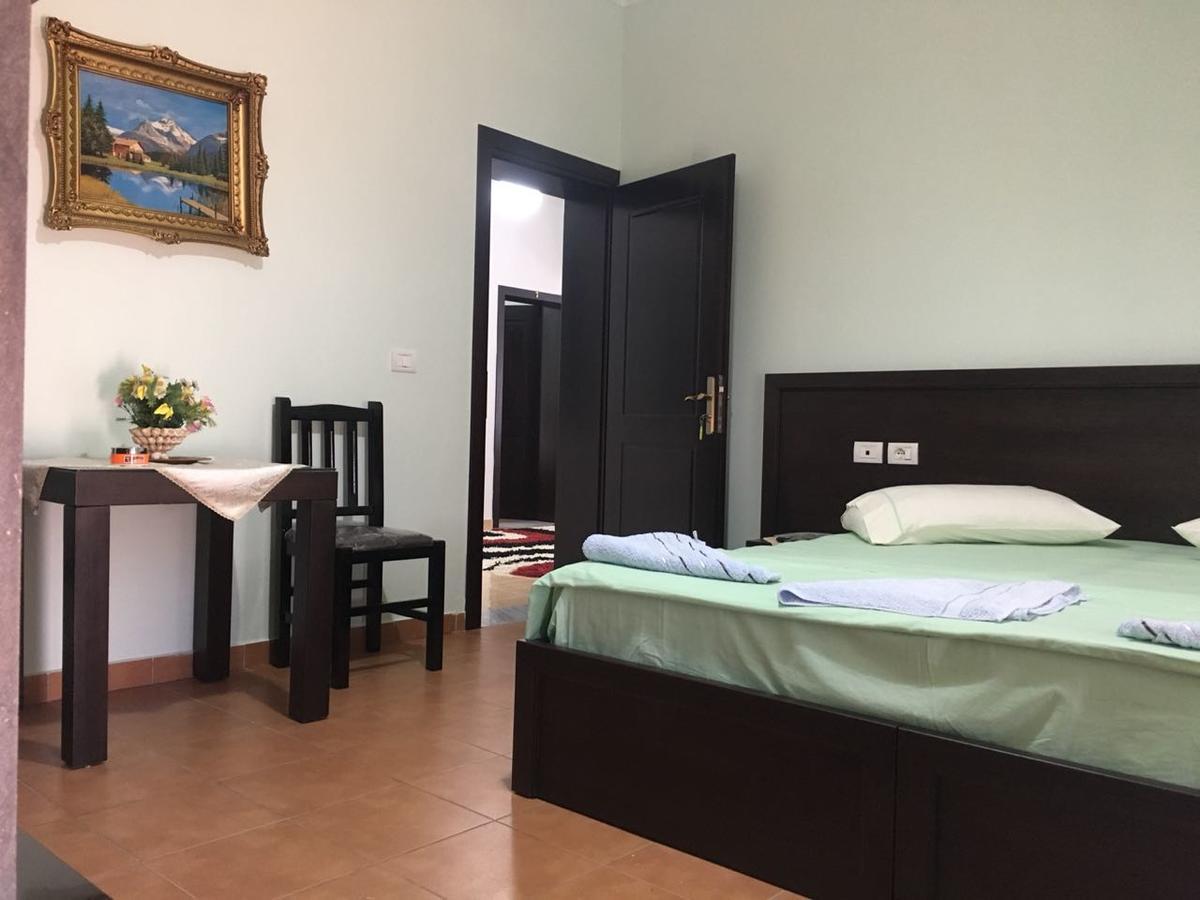Guest House Simeone Berat Exterior photo