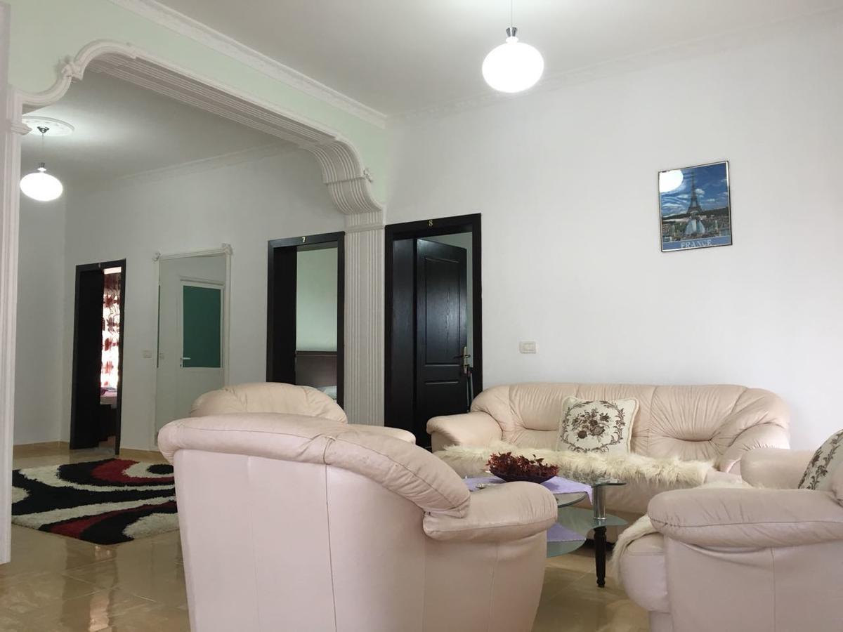 Guest House Simeone Berat Exterior photo