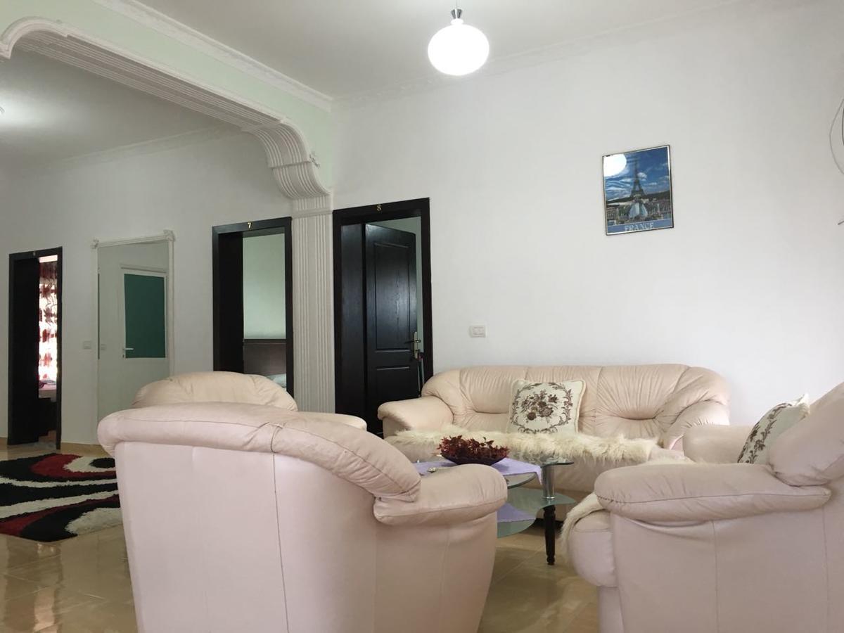 Guest House Simeone Berat Exterior photo