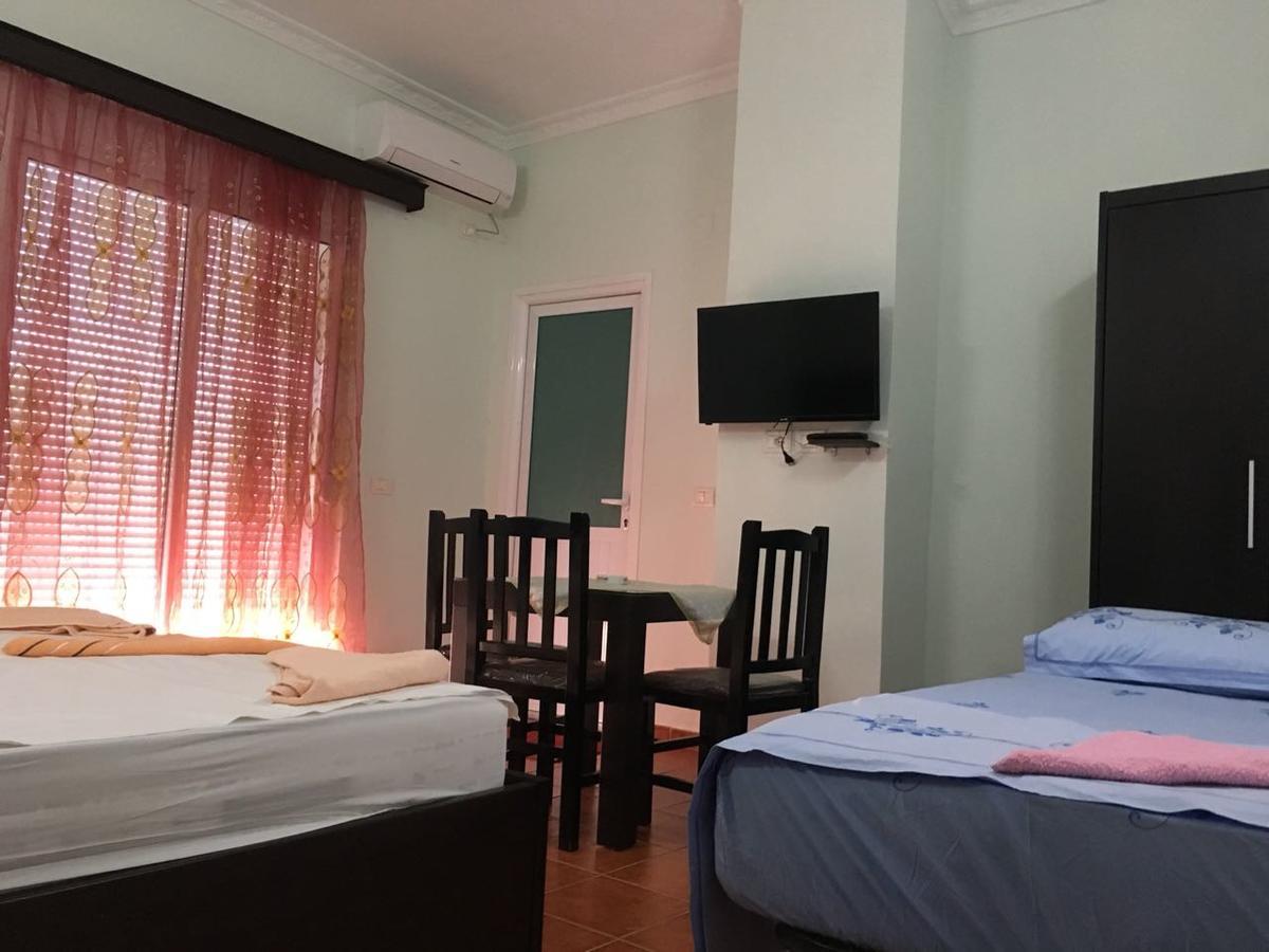 Guest House Simeone Berat Exterior photo
