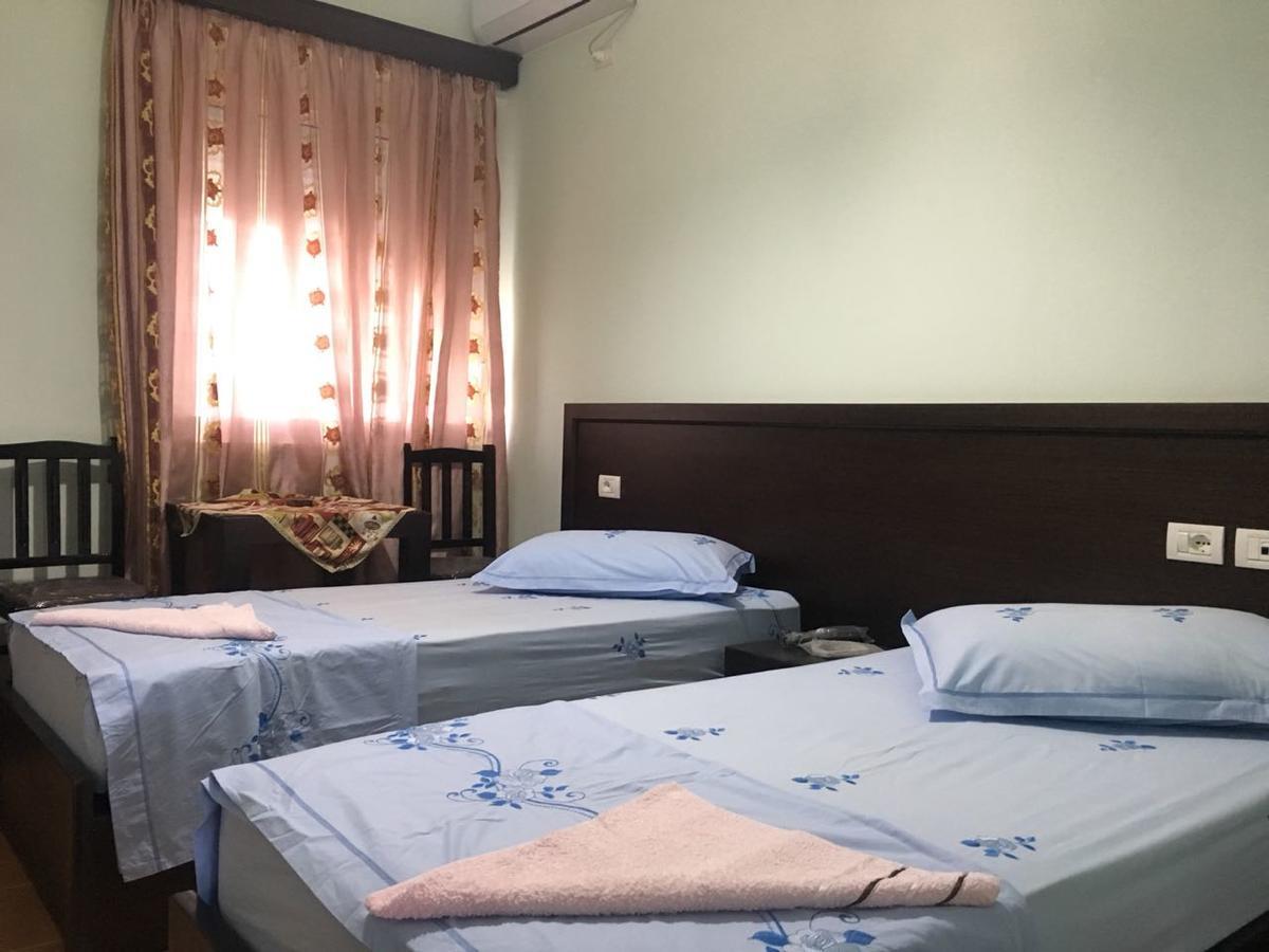 Guest House Simeone Berat Exterior photo