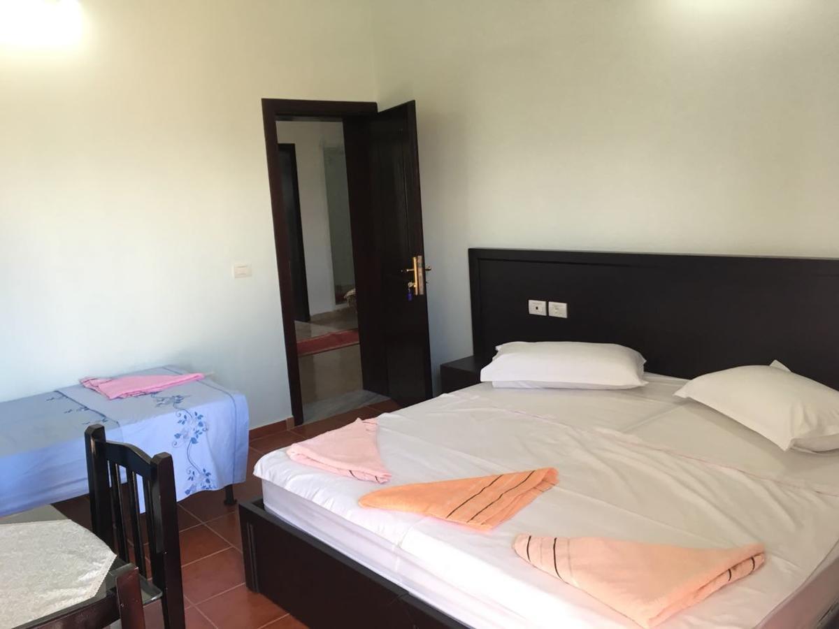 Guest House Simeone Berat Exterior photo