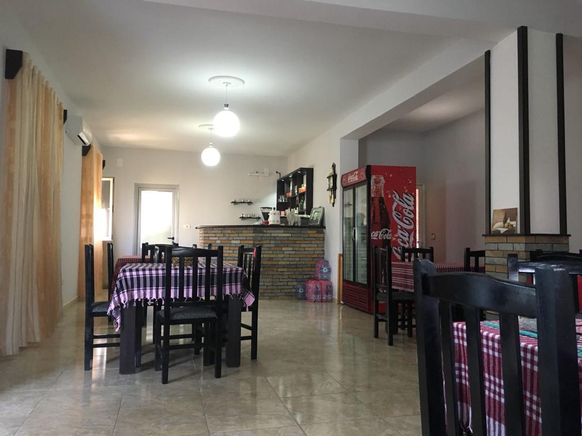 Guest House Simeone Berat Exterior photo