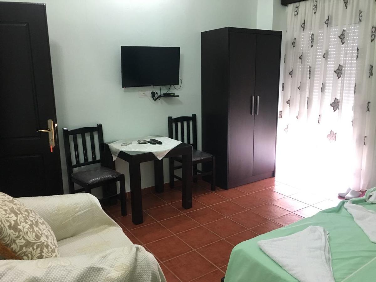 Guest House Simeone Berat Exterior photo
