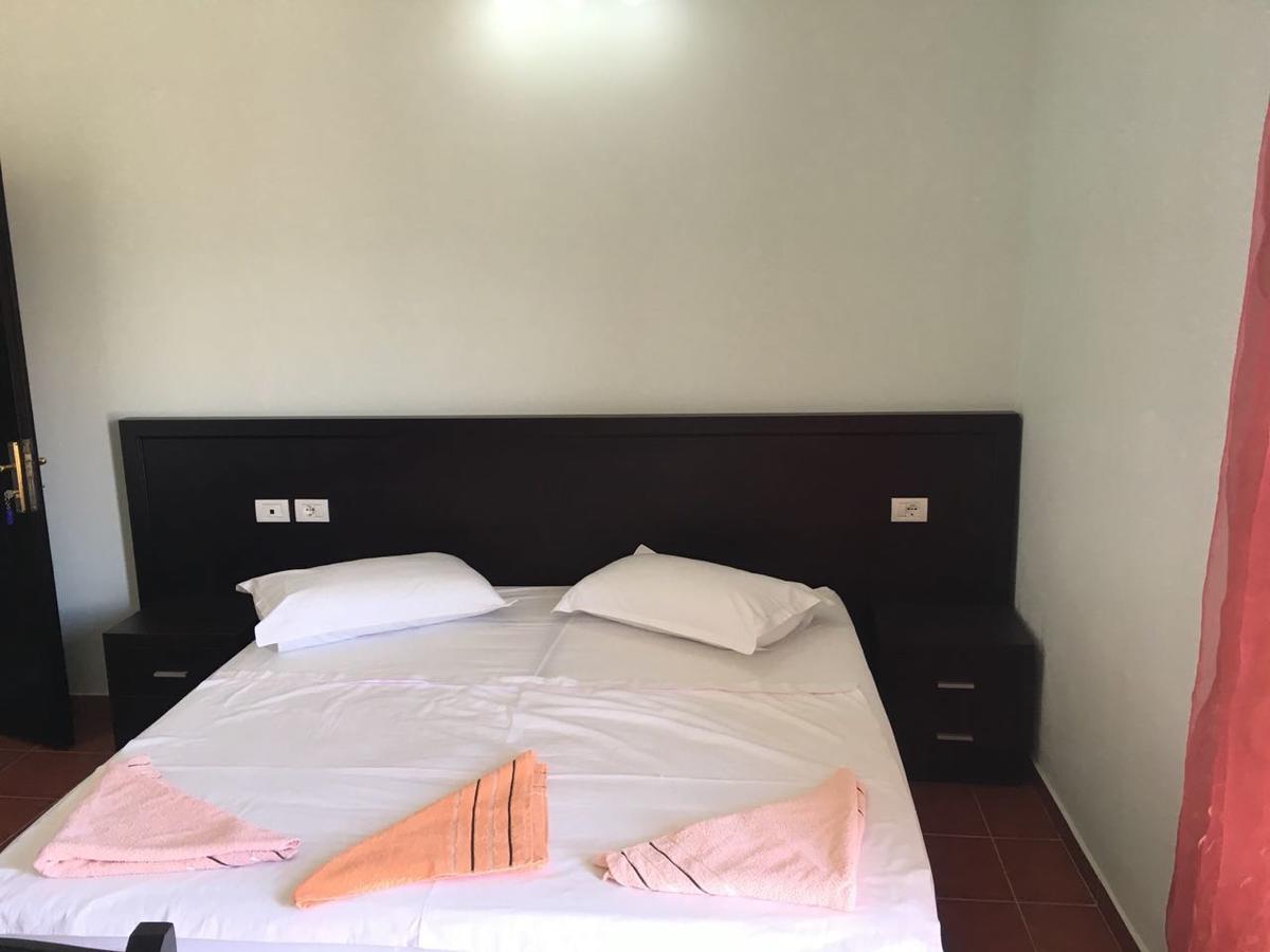 Guest House Simeone Berat Exterior photo